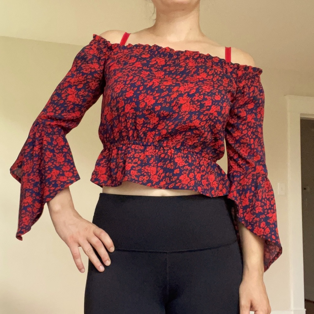 NWOT Flare Sleeves Express Top